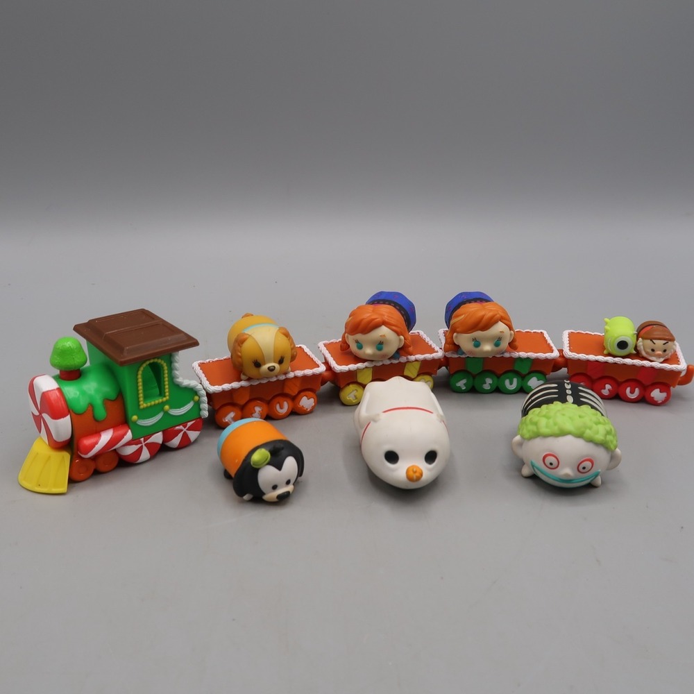 Disney Tsum Tsum Vinyl 8 Figures and Accessories Lot Train